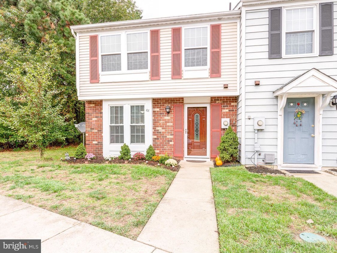 Primary Photo - 88 Dorchester Cir