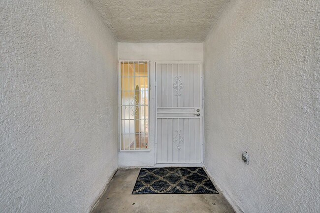 Building Photo - 2739 E Colton Ave