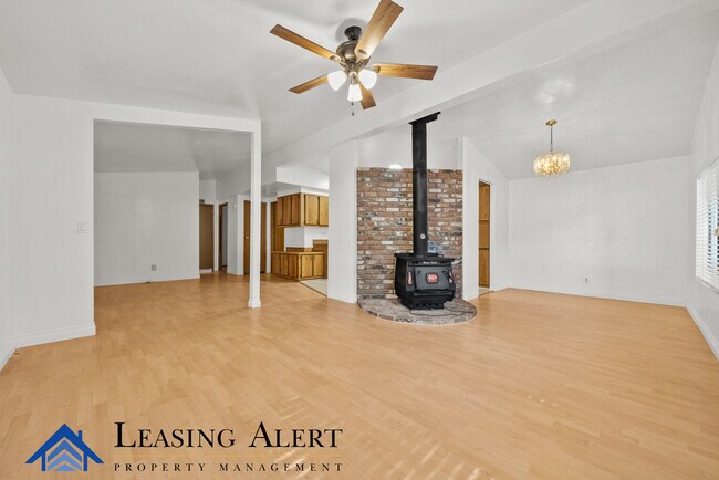 Building Photo - 40108 San Francisquito Canyon Rd