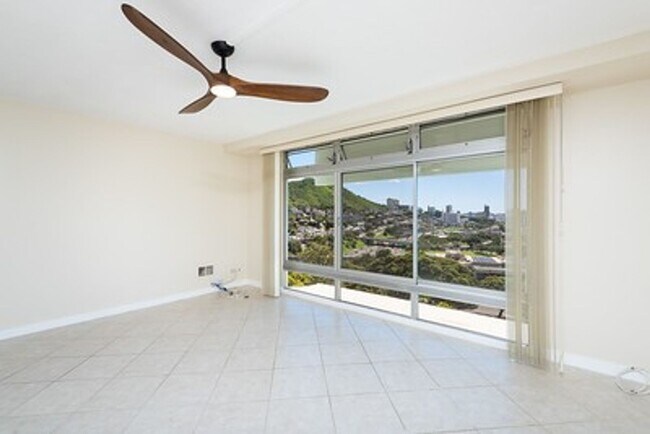 Foto del edificio - Centrally Located Queen Emma Gardens,