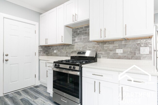Building Photo - 3821 N Greenview Ave