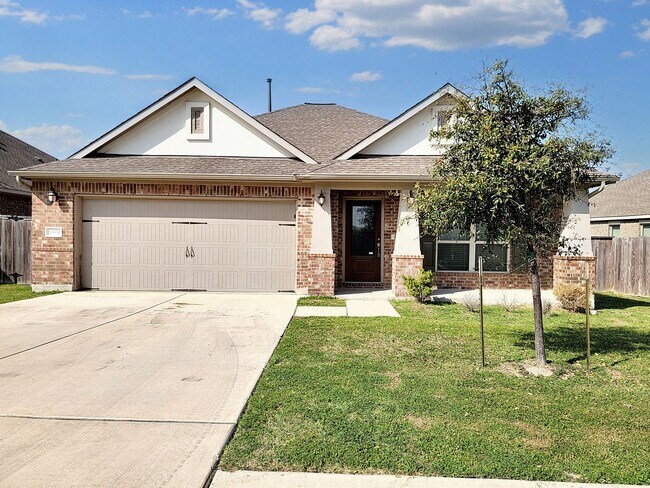 Foto del edificio - Beautiful One Level 3 BR / 2 BA Home for R...