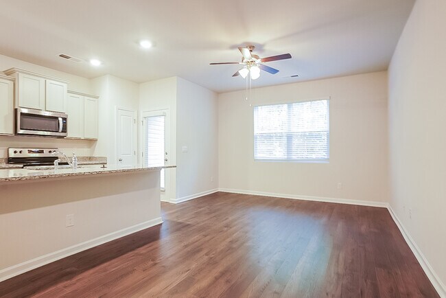 Building Photo - 3 Bedroom Townhome in Augusta