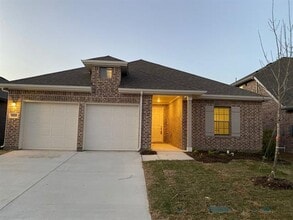 Building Photo - 1624 Pne Vly Dr