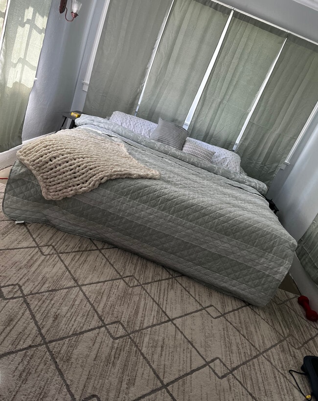 #4 DORMITORIO PRINCIPAL / O COMEDOR PRINCIPAL con ventanas que rodean - 506 Silver Beach Ave