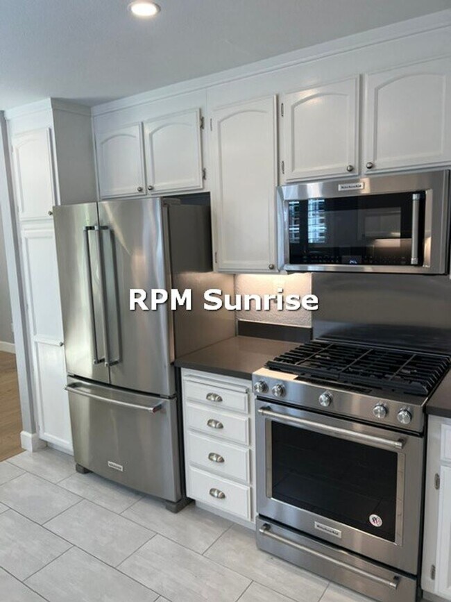 Foto del edificio - Beautifully Updated 3BR/3BA Townhome in Live Oak — Near Clayton