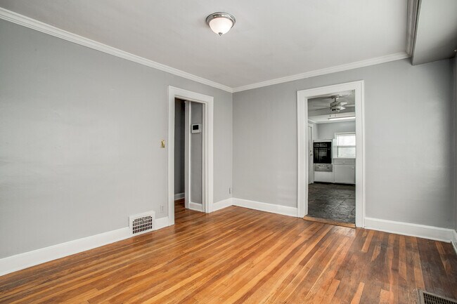 Building Photo - 6629 Tracy Ave