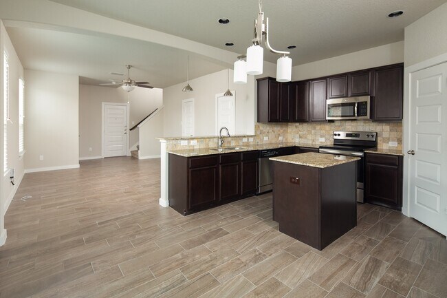 Foto del edificio - Beautiful 3 bedroom Luxury Duplex, New Bra...