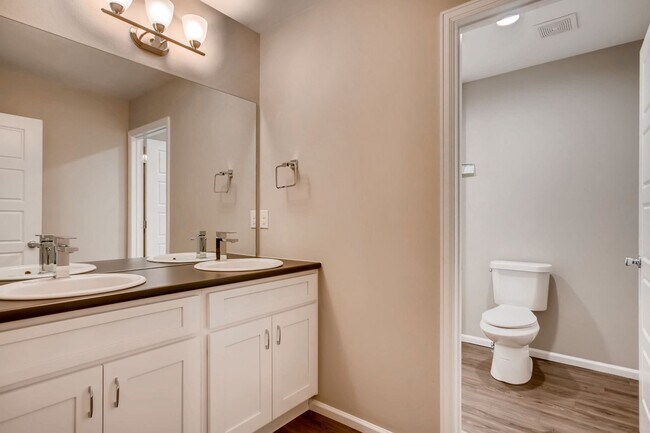 Foto del edificio - Spacious 5 BED Home for Lease