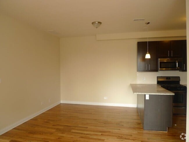 Building Photo - 1538 W North Ave
