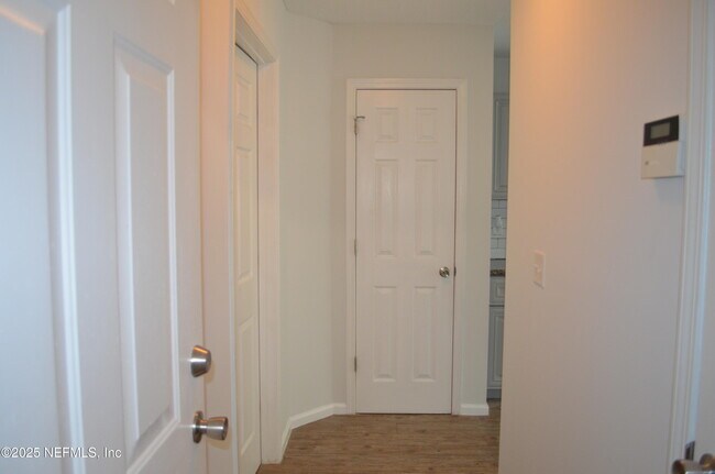 Foto del edificio - 7061 Civic Club Dr