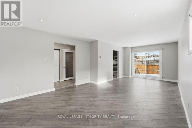 Building Photo - 2039 St. Laurent Blvd