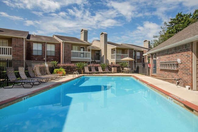Building Photo - Pine Hills