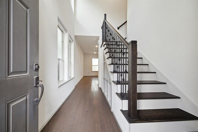 Foto del edificio - 5126 Emma Forest St