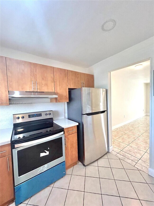 Foto del edificio - 8350 Sunrise Lakes Blvd