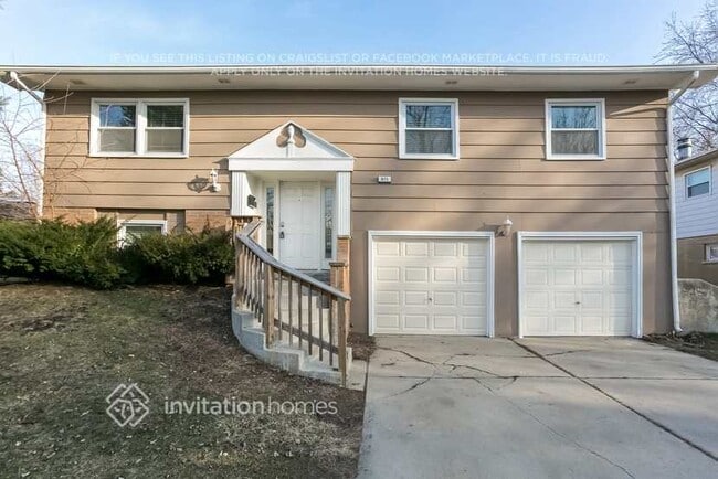 Building Photo - 825 W Manor Ct