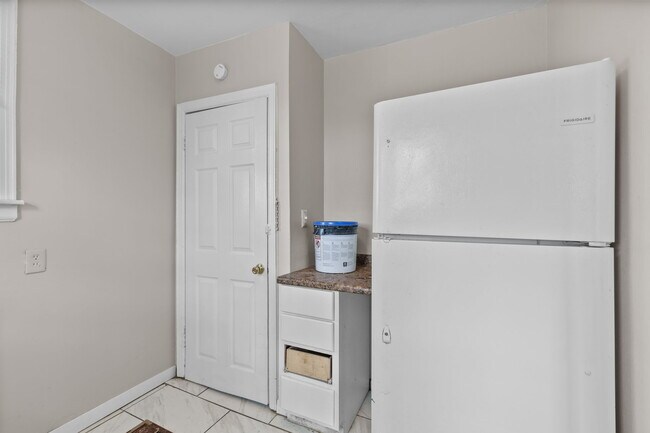 Foto del edificio - 1227 W 25th St