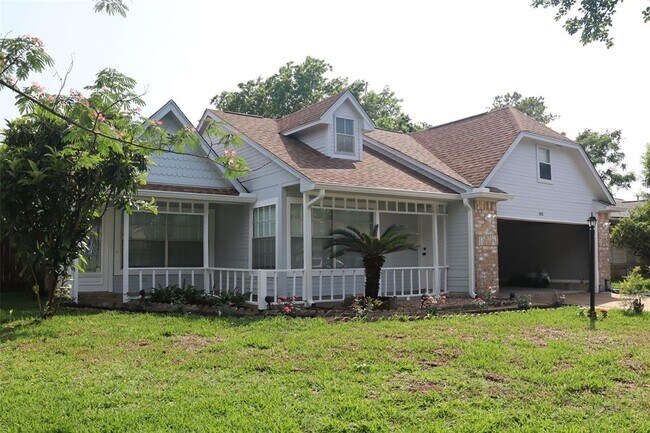 Building Photo - 12019 Fairpoint Dr