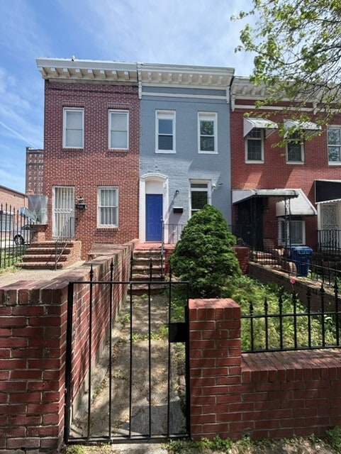 Primary Photo - 2571 McCulloh St