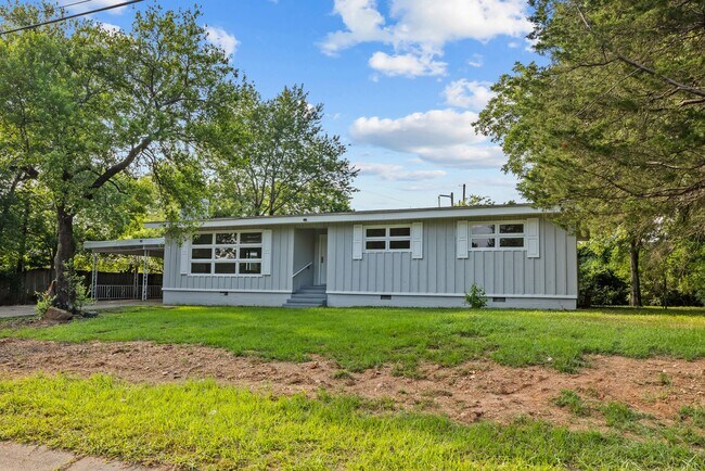 Building Photo - Charming 4 Bedroom, 2 Bathroom house