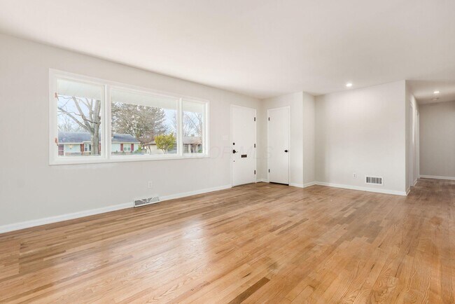 Building Photo - 4232 Eastlea Dr