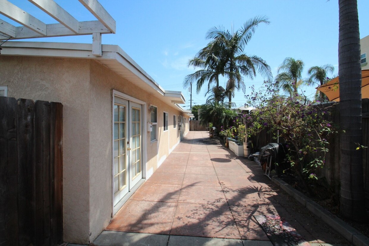 Foto principal - 2039-2043 Grand Avenue