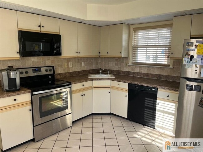 Building Photo - 27B Benjamin Franklin Dr