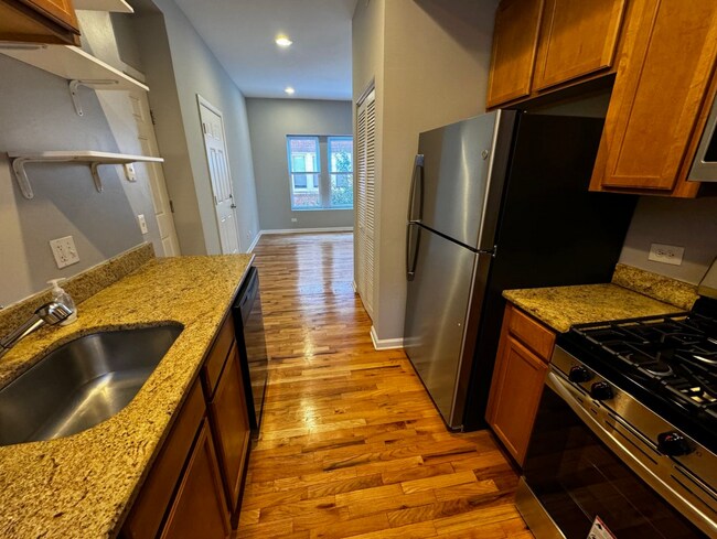 Foto del edificio - 4724 N Bernard St