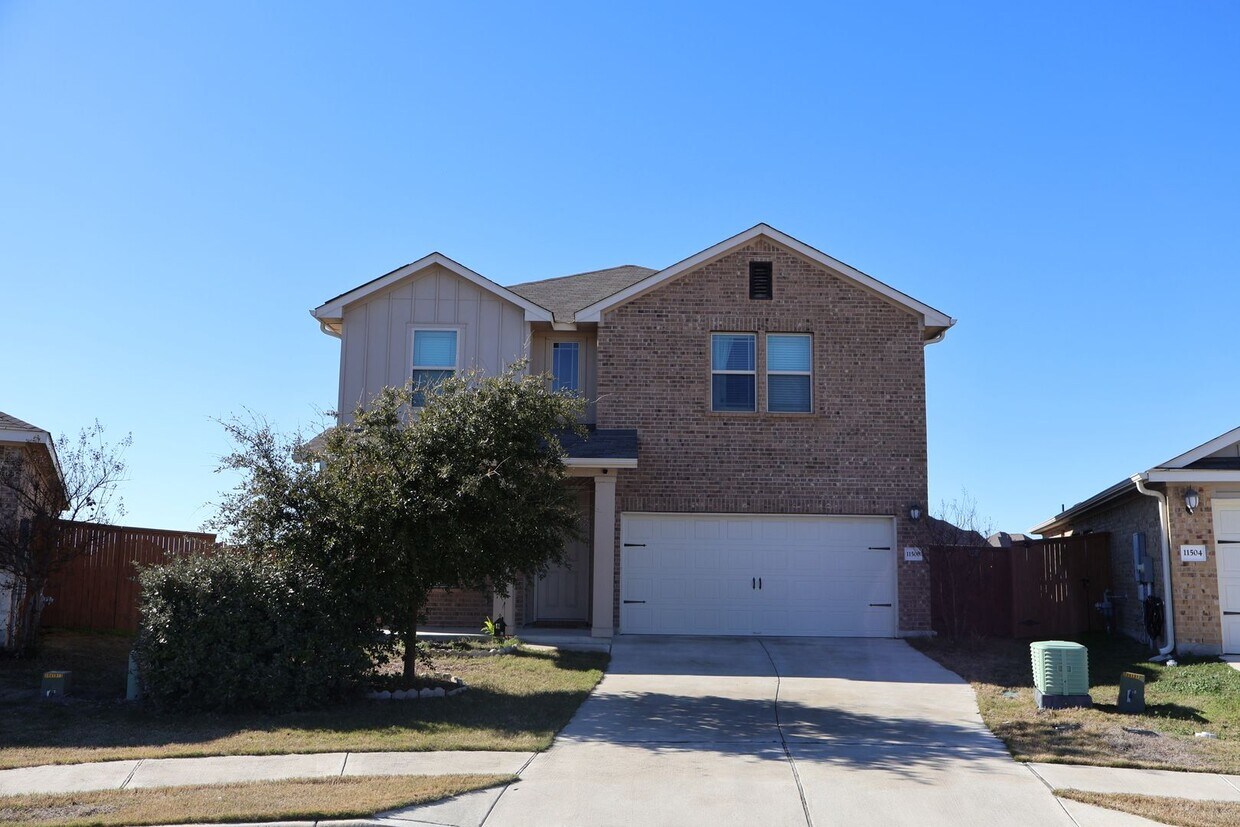 Primary Photo - 11500 Maple Leaf Way