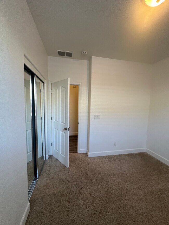 Foto del edificio - 3 bedroom, 2 bath home with office for rent in Reno, $2500 per month