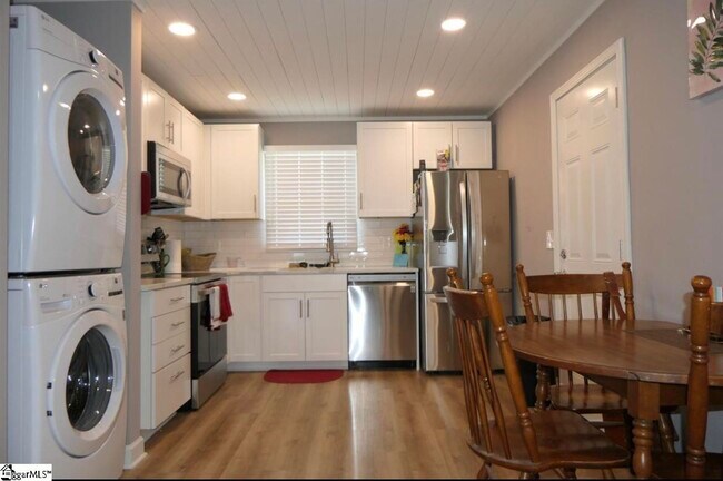 Building Photo - 312 Eunice Dr
