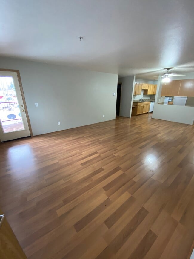 Building Photo - 721 E Linden Ave