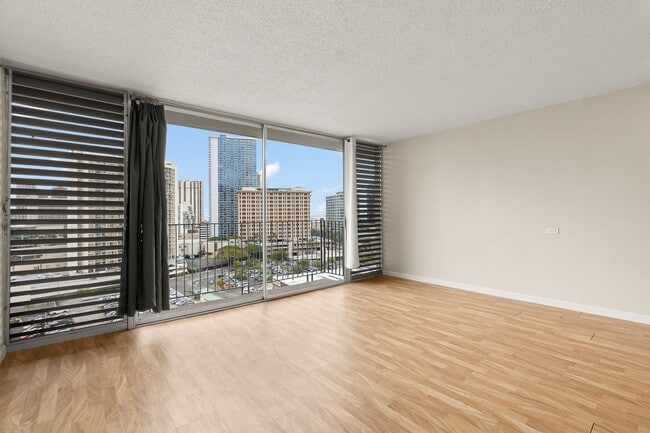 Building Photo - Charming Studio near Don Quijote in Ala Moana