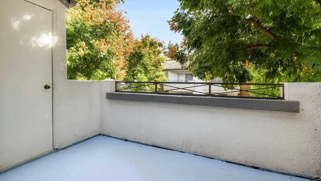 Foto del edificio - 23516 Magic Mountain Pkwy