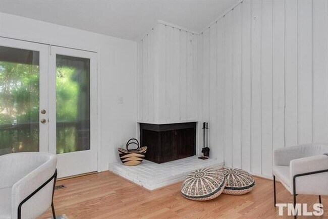 Building Photo - 304 Oak Tree, Chapel Hill, NC  27514