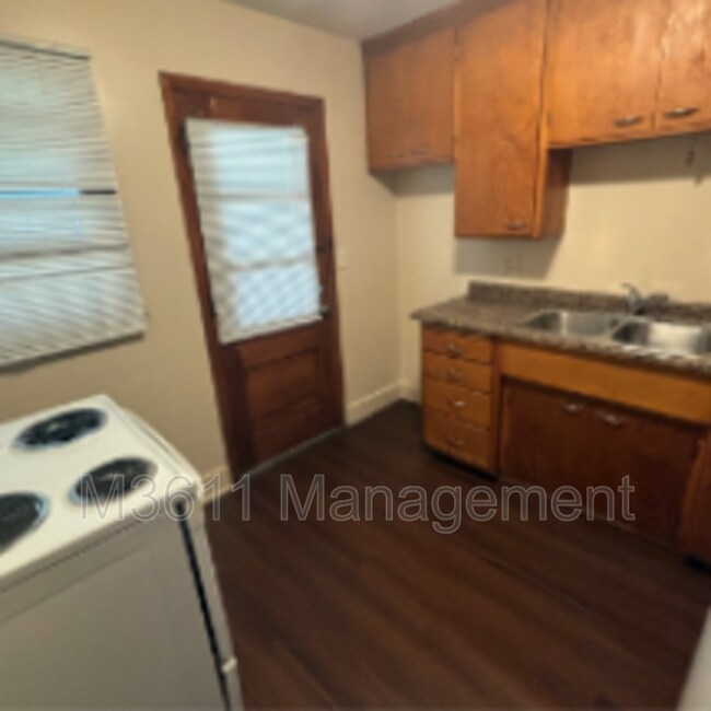 Building Photo - 334 N 33rd St