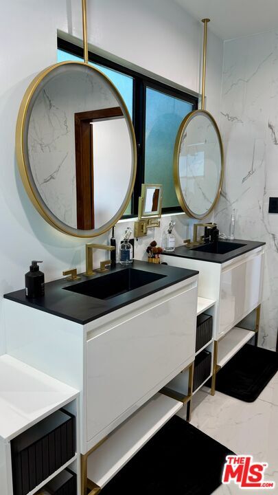 Foto del edificio - 3845 Olympiad Dr