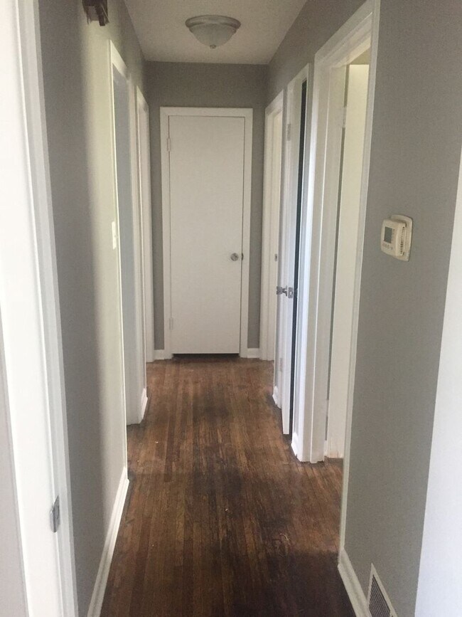 Foto del edificio - LARGE Spacious 5 bedroom 3 bathroom House