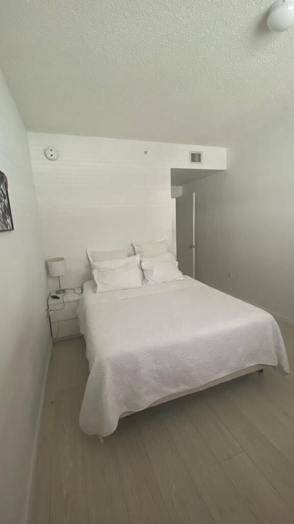 Foto del edificio - 185 SE 14th St