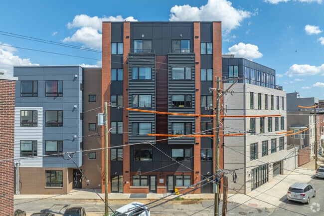 Building Photo - The Crown on Leland