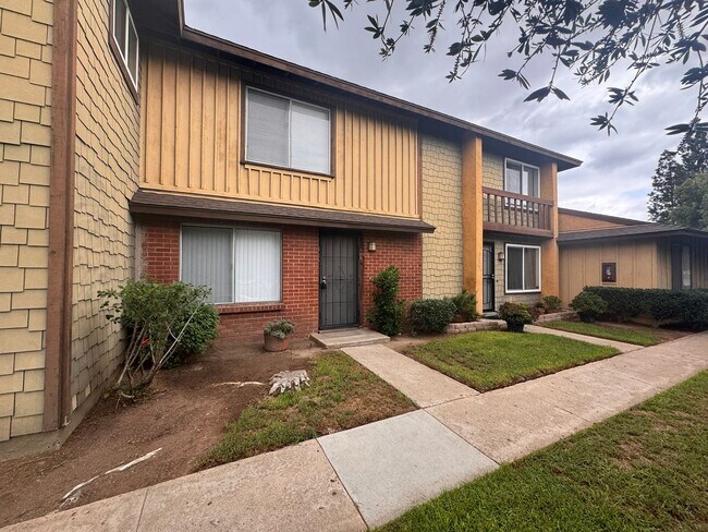 Foto del edificio - Now Leasing – Beautiful 3 Bedroom Townhome...