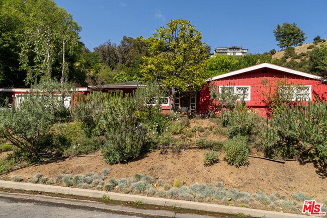 Foto del edificio - 2524 Laurel Pass Ave