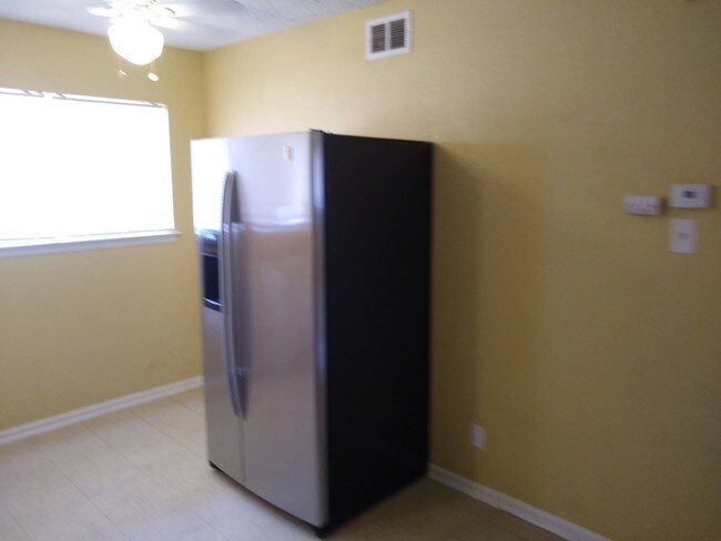 Foto del edificio - 3823 Sherril Brook Rd