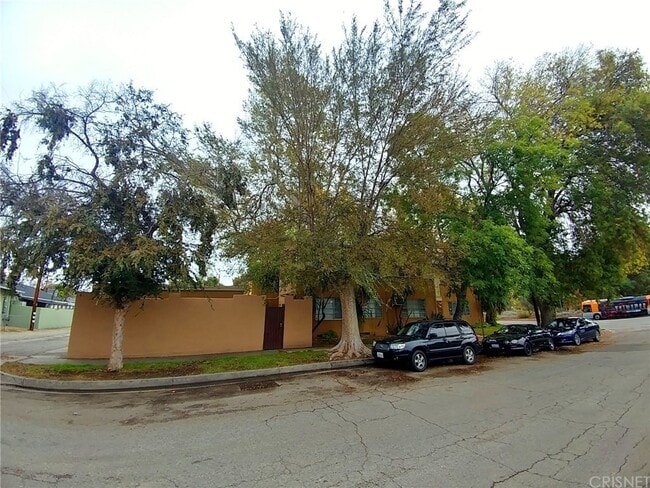 Building Photo - 16021 Victory Blvd