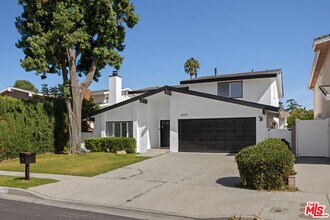 Building Photo - 18113 Bromley St