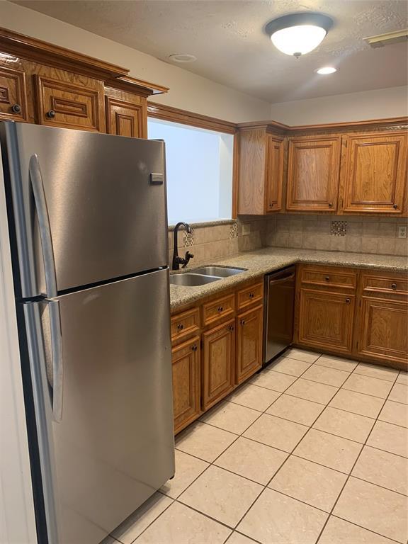 Building Photo - 3842 Knollcrest Dr