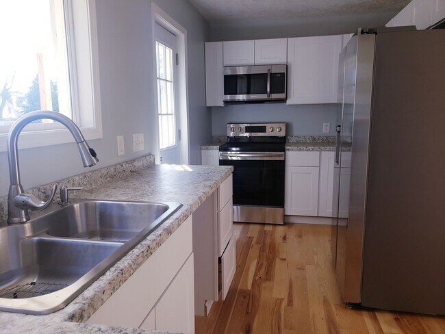 Foto del edificio - 130 N Pearl Ave