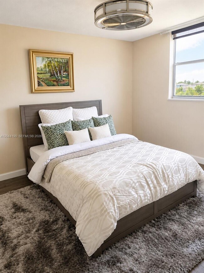 Foto del edificio - 2821 Somerset Dr