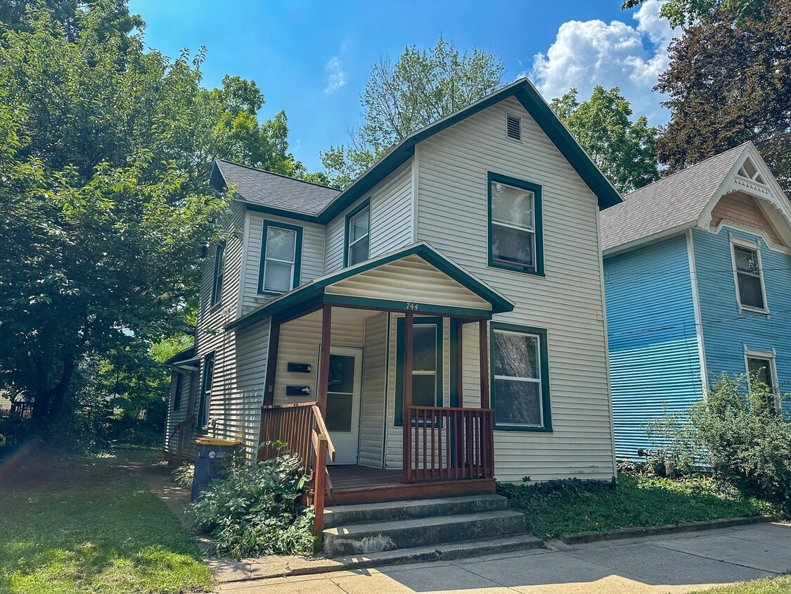 Foto principal - 744 Jackson St NW