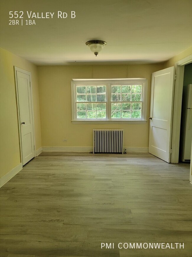 Building Photo - 2 bed/1 bath duplex (available now)